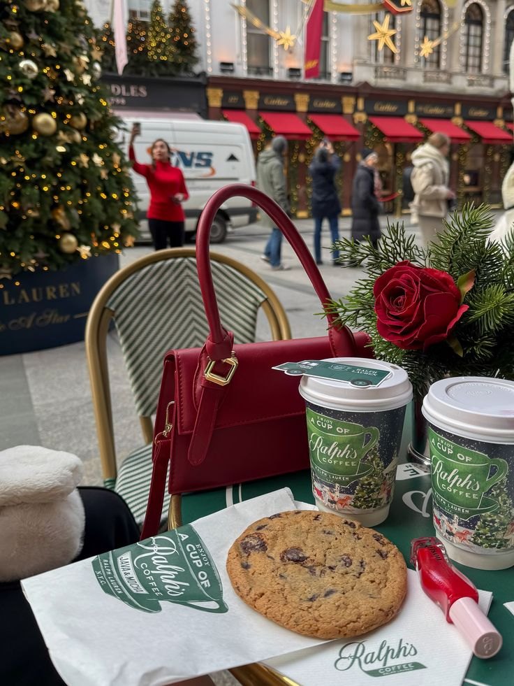 Koffie en een cookie bij Ralph’s Coffee